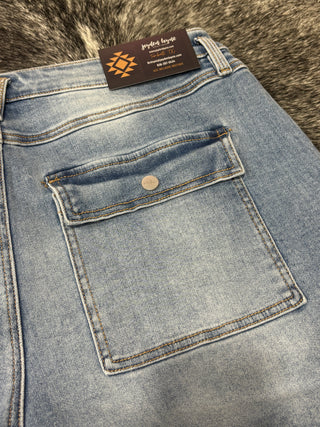 Curvy Risen Slouchy Shorts with Flap Back Pockets — Light