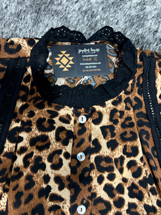 Leopard Button Up Pleated Sleeveless Blouse — Leopard/Black