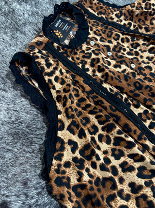 Leopard Button Up Pleated Sleeveless Blouse — Leopard/Black