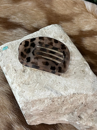 Flat round hair claw clip in brown and taupe
