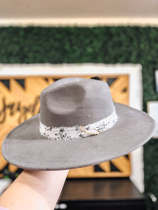 Custom Gray Wide Brim Hat with Floral Band & Feather Detail – Adjustable Western Hat