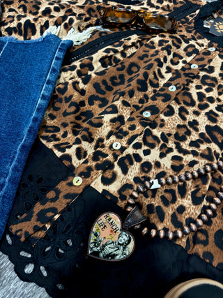 Leopard Button Up Pleated Sleeveless Blouse — Leopard/Black