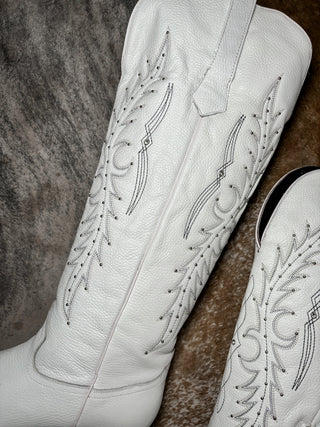 Wide calf white boots - Jayden Layne