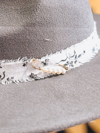 Custom Gray Wide Brim Hat with Floral Band & Feather Detail – Adjustable Western Hat