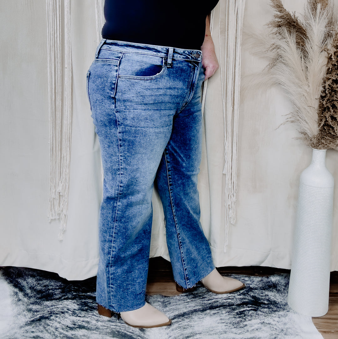 Curvy Raw Hem Crop Jeans