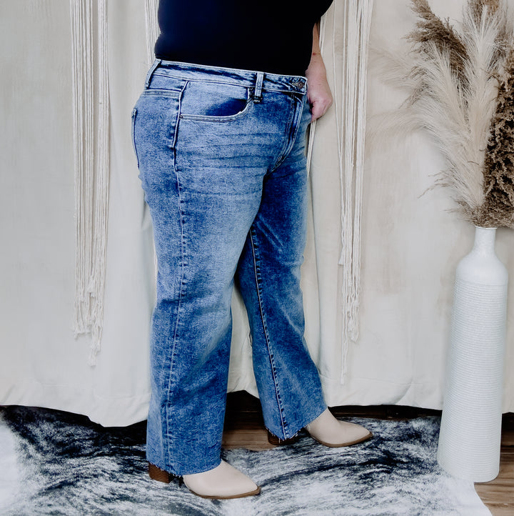 Curvy Raw Hem Crop Jeans