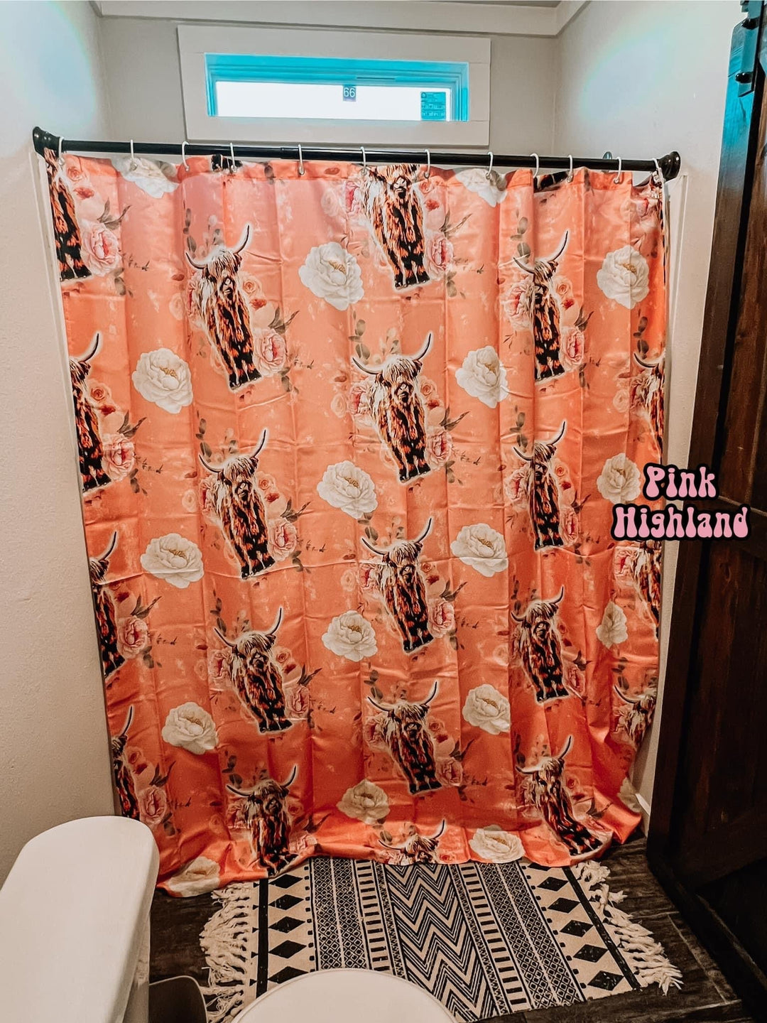 Punchy shower curtains - Jayden Layne
