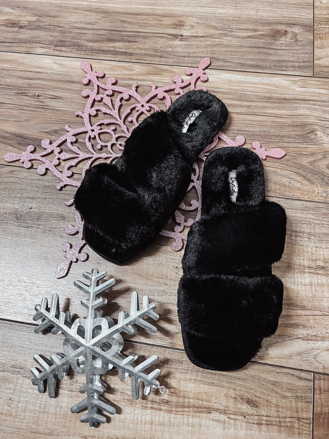 Black fuzzy slippers - Jayden Layne